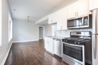 3301 N Harding Ave-Unit -2S in Chicago, IL - Building Photo - Building Photo