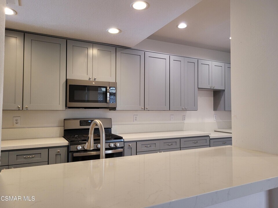 510 Sonata Way in Simi Valley, CA - Building Photo