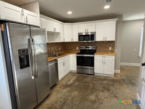 502 Willow Ave in Luling, TX - Building Photo - Building Photo