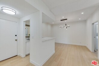 1727 S Bentley Ave in Los Angeles, CA - Building Photo - Building Photo