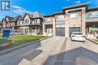 13 Alan Williams Trl in Uxbridge, ON - Building Photo - Building Photo