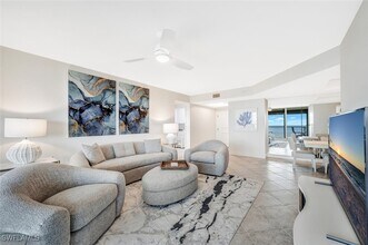 7225 Pelican Bay Blvd in Naples, FL - Building Photo - Building Photo