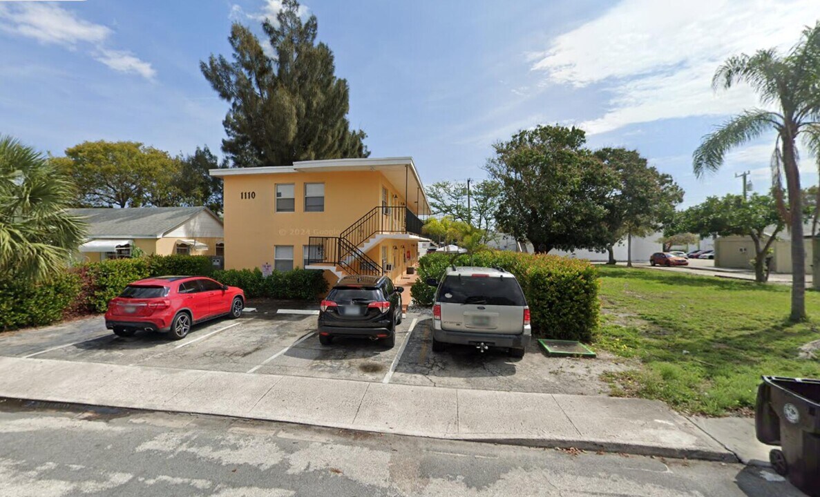 1110 N H St in Lake Worth, FL - Building Photo