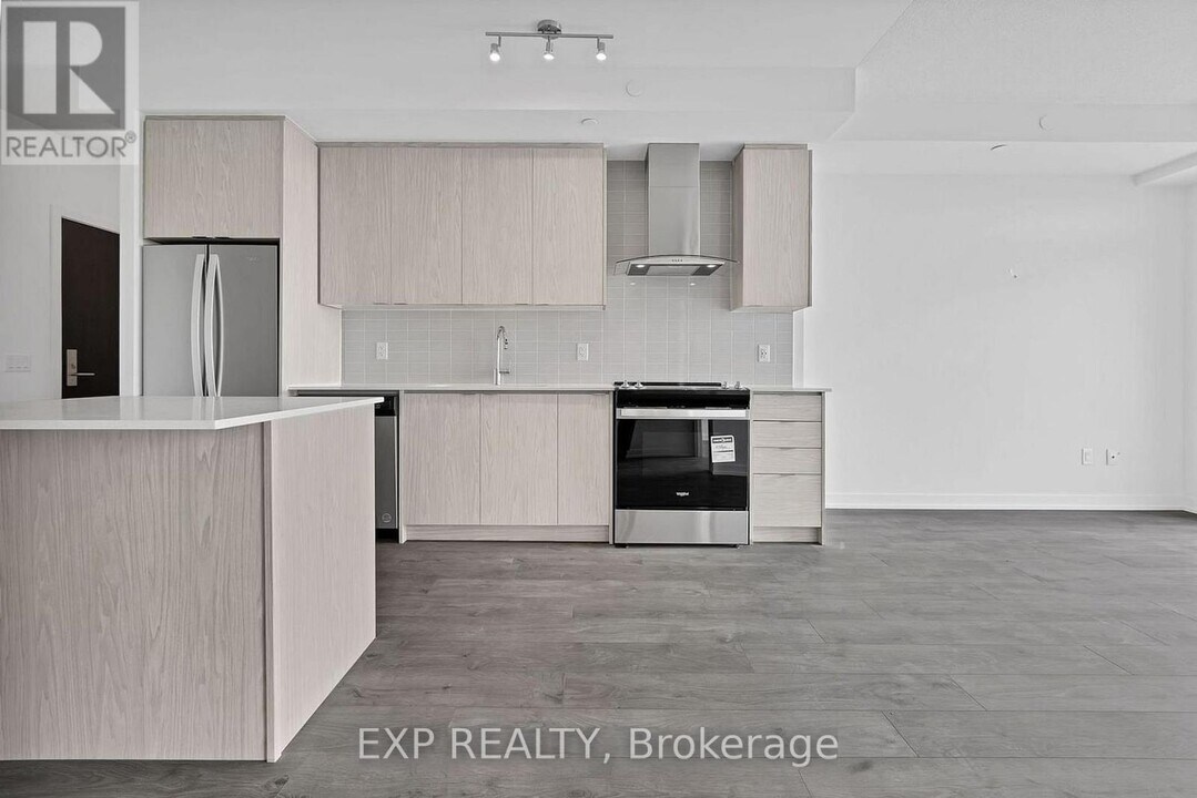 55 Duke St W in Kitchener, ON - Building Photo