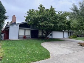 6940 Havenside Dr in Sacramento, CA - Building Photo