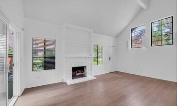 2438 Brittany Woods Ln in Costa Mesa, CA - Building Photo - Building Photo