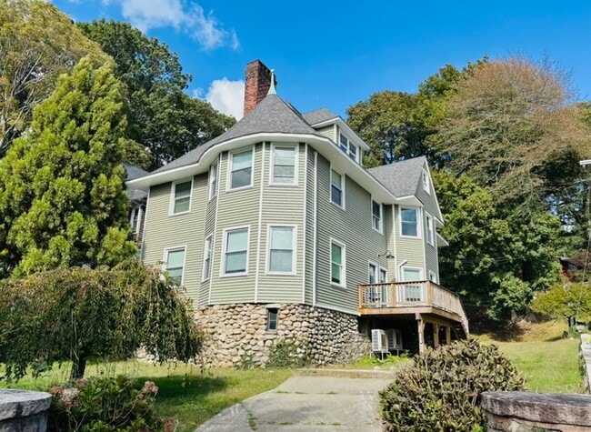 142 Broad St