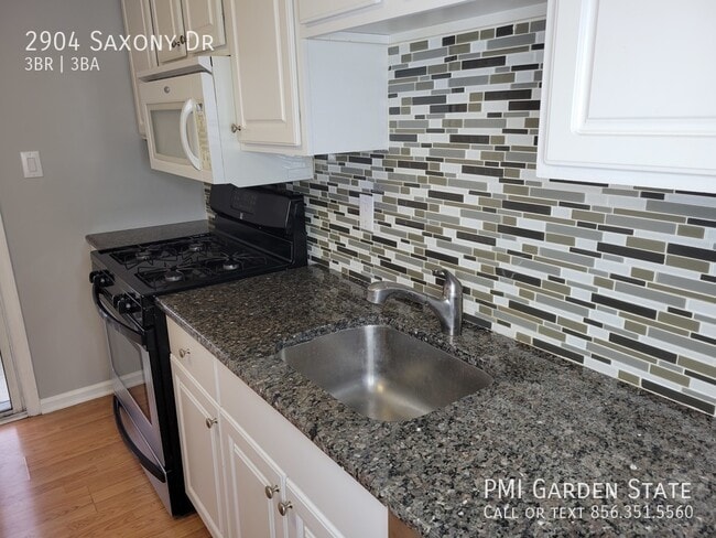 2904 Saxony Dr in Mount Laurel, NJ - Building Photo - Building Photo