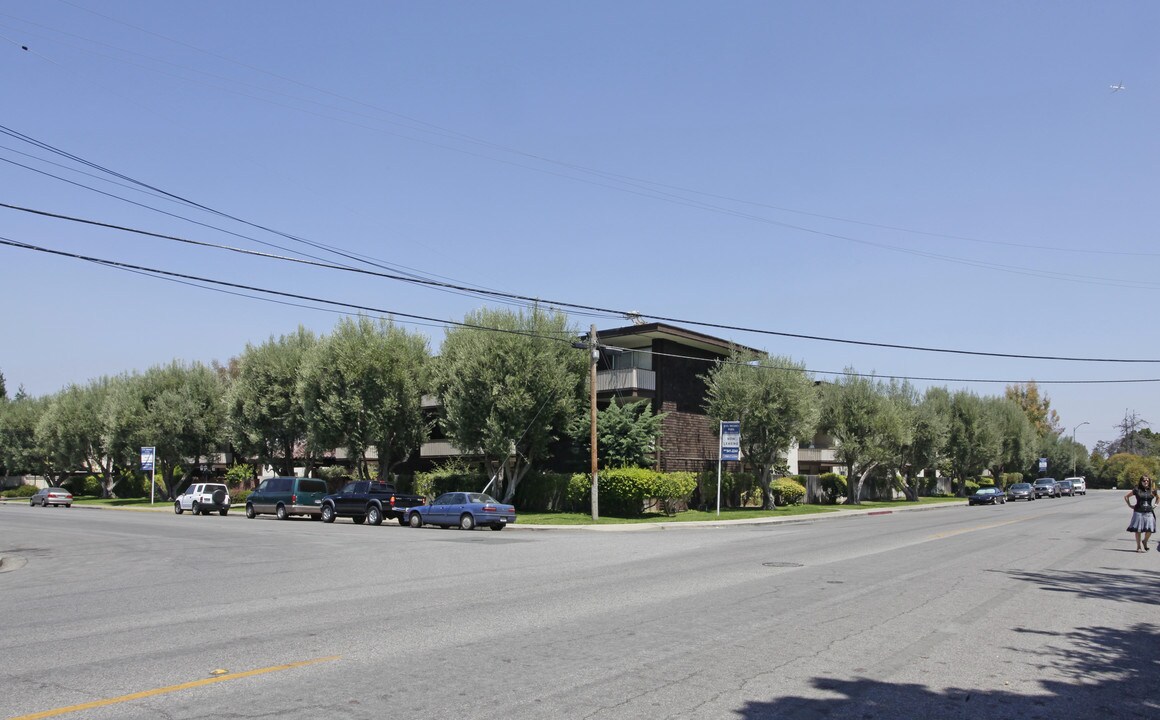 Del Medio Park in Mountain View, CA - Foto de edificio