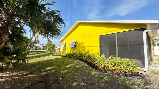1672 Atlanta Plaza Dr in Sanibel, FL - Foto de edificio - Building Photo
