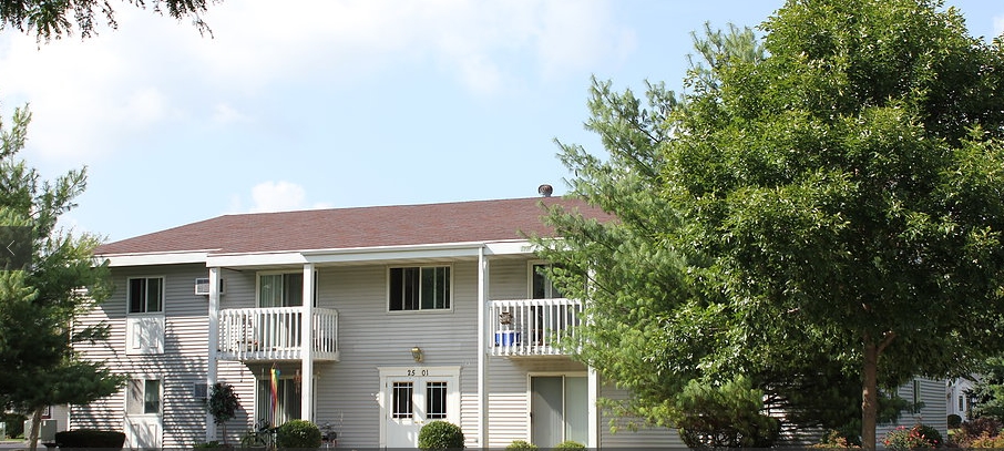 Aspen Square in Janesville, WI - Building Photo