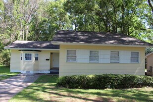 1654 Mayhew St in Tallahassee, FL - Building Photo