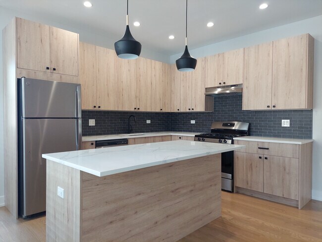 4953 N Oakley Ave, Unit 3