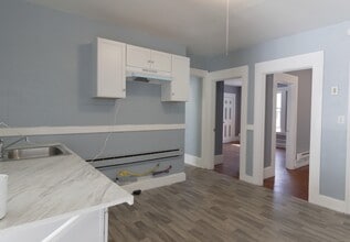 215 Willow St in Waterbury, CT - Building Photo - Building Photo