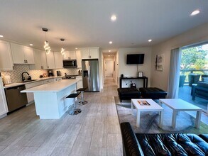 4640 Montgomery Dr in Santa Rosa, CA - Building Photo - Building Photo