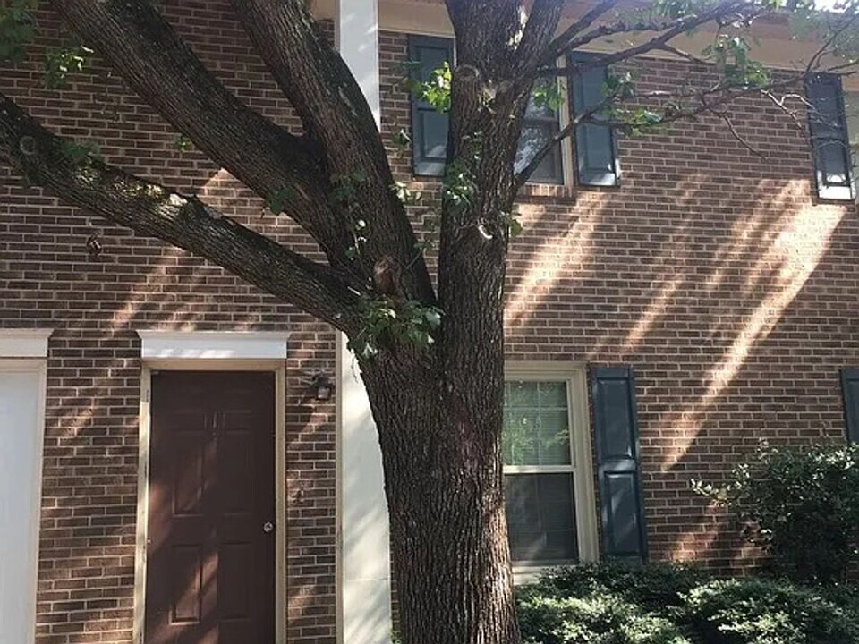 204 Royal Forest Ct in Winston-Salem, NC - Building Photo