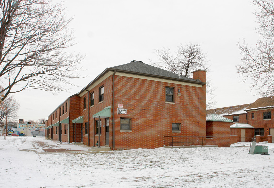 1300 Phale D. Hale Dr in Columbus, OH - Foto de edificio