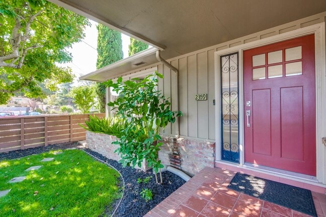 2359 Palo Verde Ave in East Palo Alto, CA - Building Photo - Building Photo