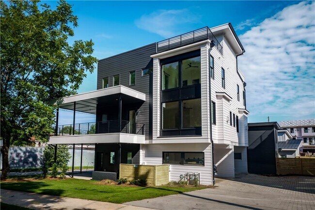 property at 160 Holtzclaw St SE