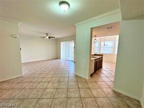 8490 Kingbird Loop in Ft. Myers, FL - Foto de edificio - Building Photo