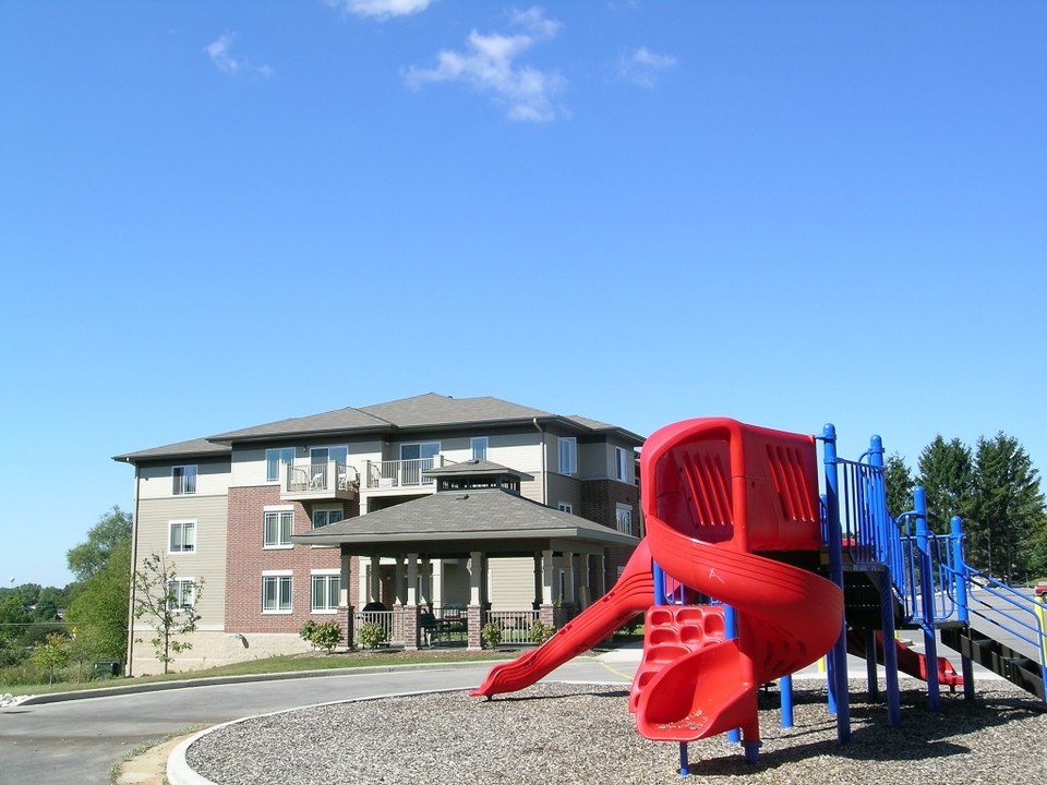 Highlands South Apartments in Waukesha, WI - Building Photo