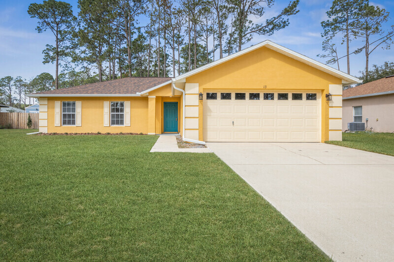 13 Riviera Dr in Palm Coast, FL - Building Photo