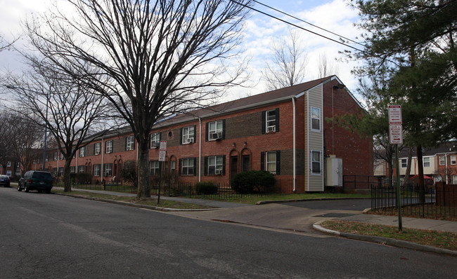 James Creek in Washington, DC - Building Photo - Building Photo