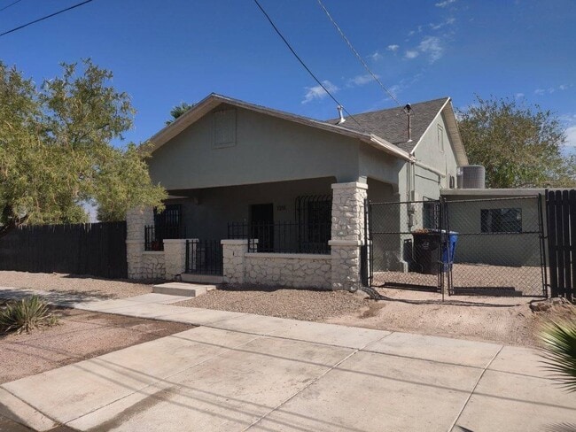 property at 1211 S 9th Ave
