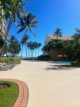 540 Brickell Key Dr, Unit 1721 in Miami, FL - Building Photo - Building Photo