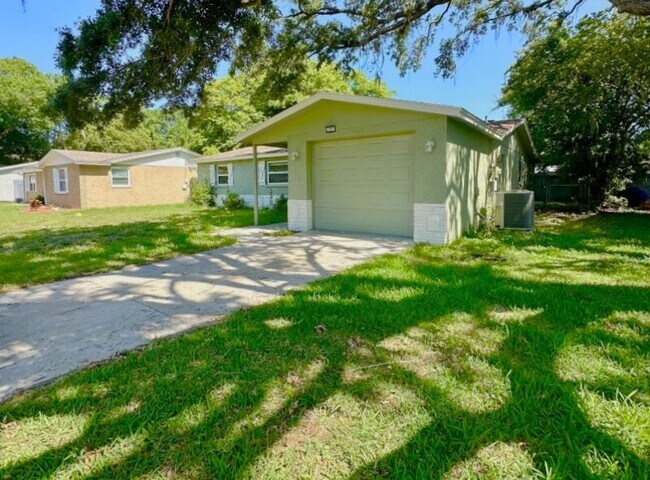 5707 Quist Dr in Port Richey, FL - Building Photo - Building Photo