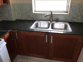 1450 NE 191st St in Miami, FL - Building Photo - Building Photo