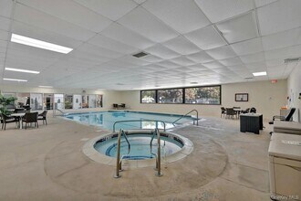 586 Blue Ridge Dr in Medford, NY - Building Photo - Building Photo