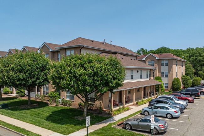 Forest View in Avenel, NJ - Foto de edificio - Building Photo