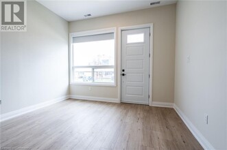 728 11th Ave in Hamilton, ON - Building Photo - Building Photo