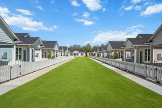 The Cottage Green - Baytown in Baytown, TX - Foto de edificio - Building Photo