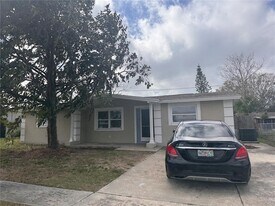 2043 Shannon Dr in Holiday, FL - Building Photo