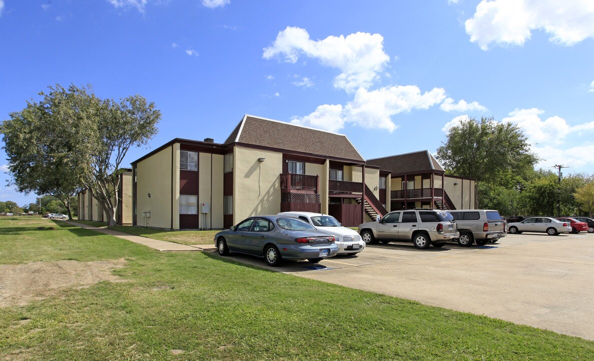 Parkwood Apartments in Texas City, TX - Building Photo