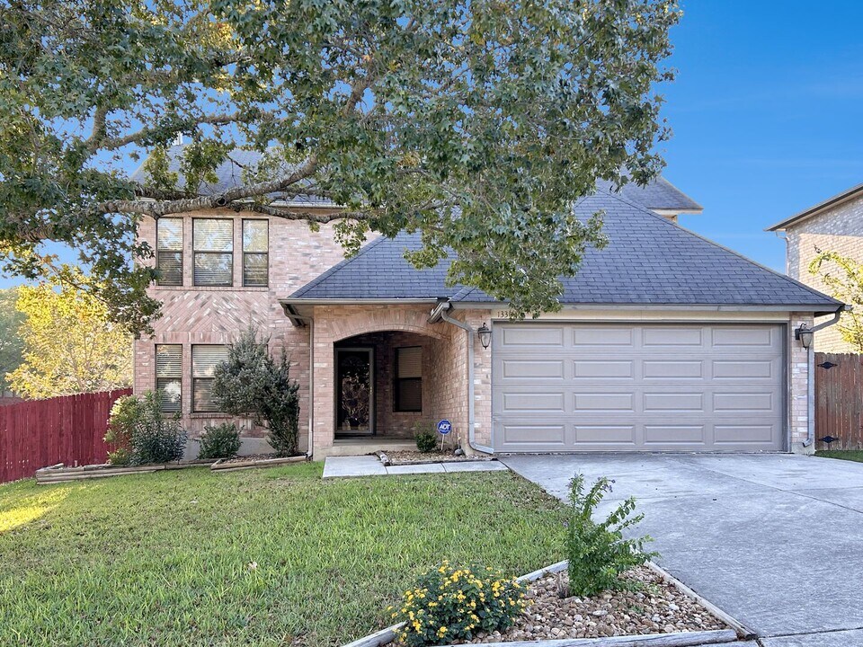 13303 Galicia in Universal City, TX - Building Photo