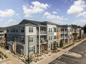 The Quinn Luxury Apartments in Pensacola, FL - Foto de edificio - Building Photo