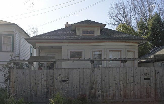 938 Bancroft Way in Berkeley, CA - Foto de edificio - Building Photo