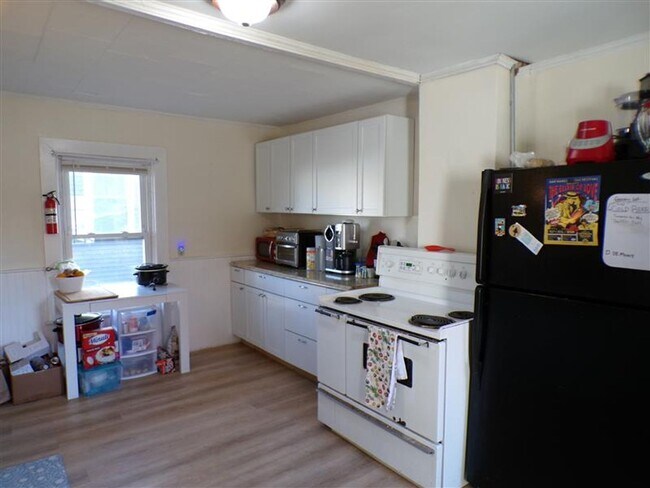 1145 Stillwater Ave in Orono, ME - Building Photo - Building Photo