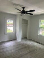 221 Wilkins Ave in Etowah, TN - Building Photo