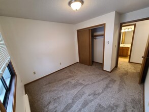 5400 Mormon Coulee Rd, Unit 424 in La crosse, WI - Building Photo - Building Photo