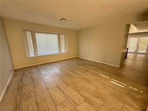 3308 Stacey Lyn Dr in Las Vegas, NV - Foto de edificio - Building Photo