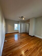 11-2 Highland St, Unit 2 in Framingham, MA - Foto de edificio - Building Photo