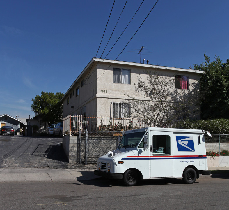 802 Kensington Rd in Los Angeles, CA - Building Photo