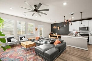 195 Waterside Rd in Buda, TX - Building Photo