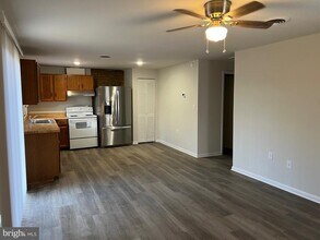 277 Briarwood Cir-Unit -6 in Berkeley Springs, WV - Foto de edificio - Building Photo