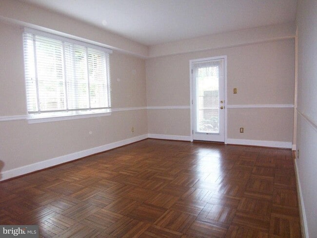 1111 N Pitt St in Alexandria, VA - Building Photo - Building Photo