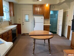 2206 Pacific St in Davenport, IA - Building Photo - Building Photo